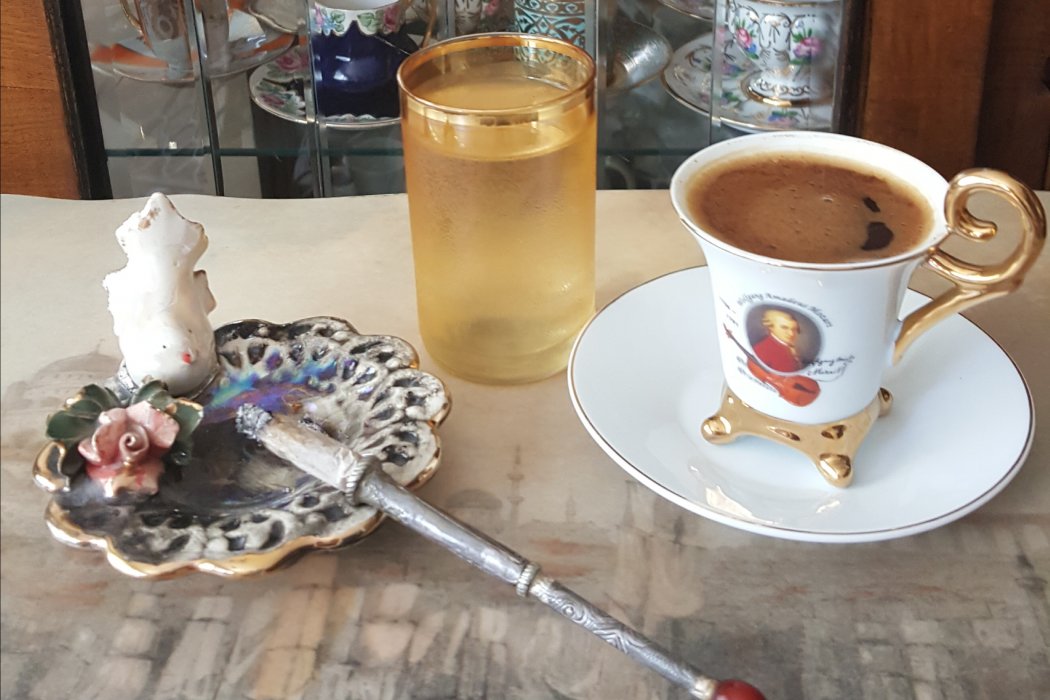 Eylül Esintisi - Kahve ve Tütün Tiryakiliği