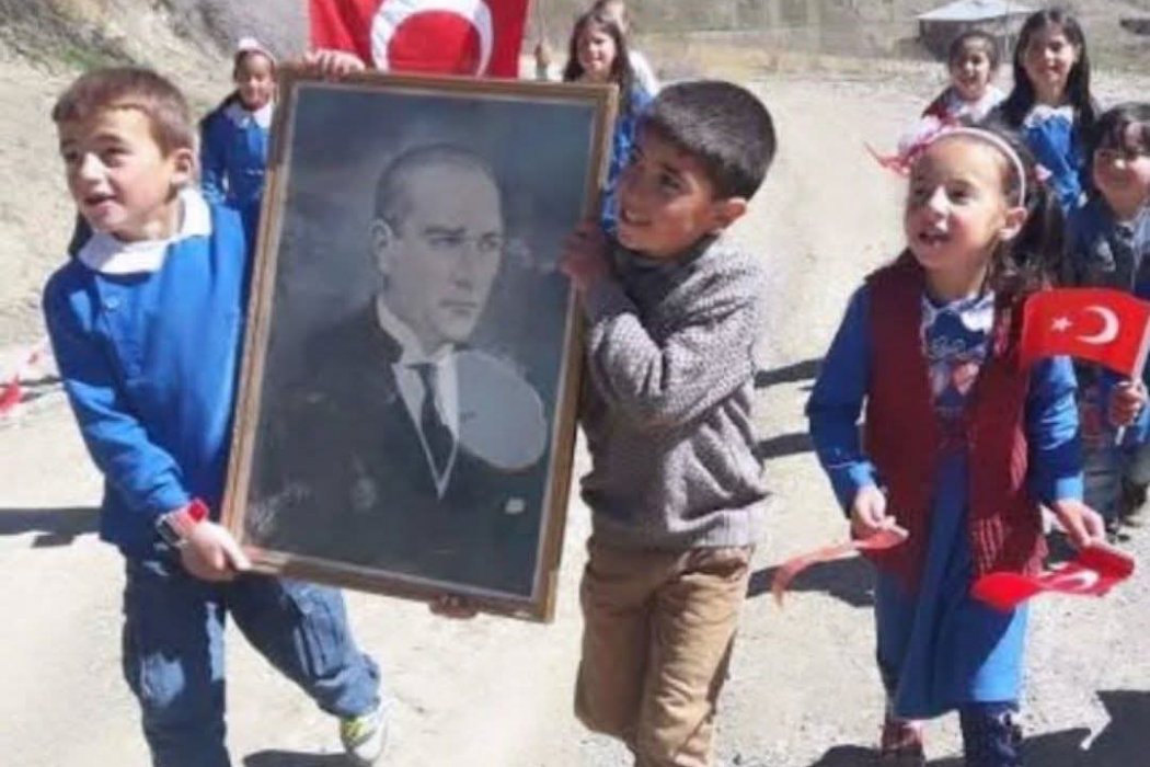 Eylül Esintisi - Buruk Bir Ulusal Egemenlik ve Çocuk Bayramı
